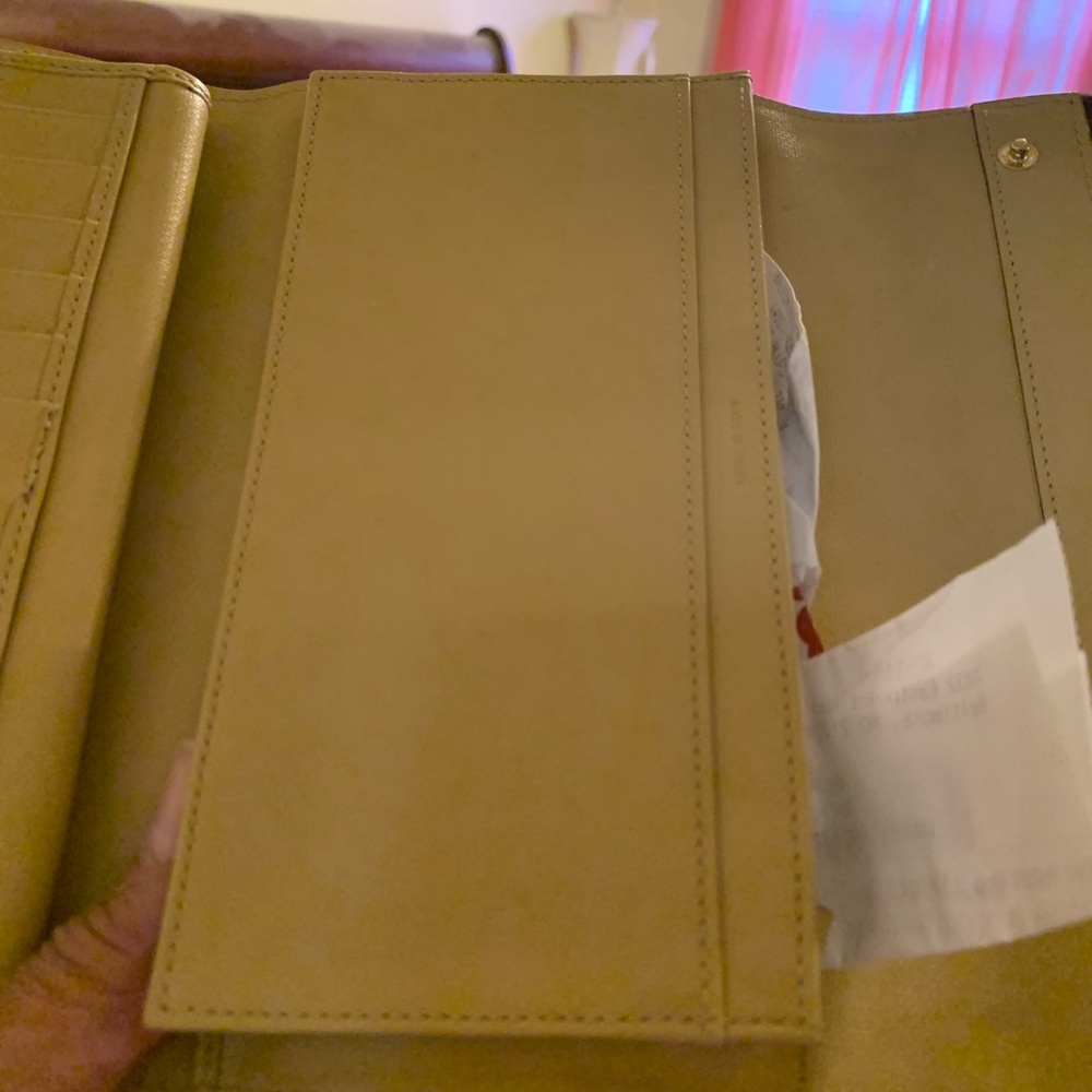 Beautiful Gold Wallet - Picture 5 of 5